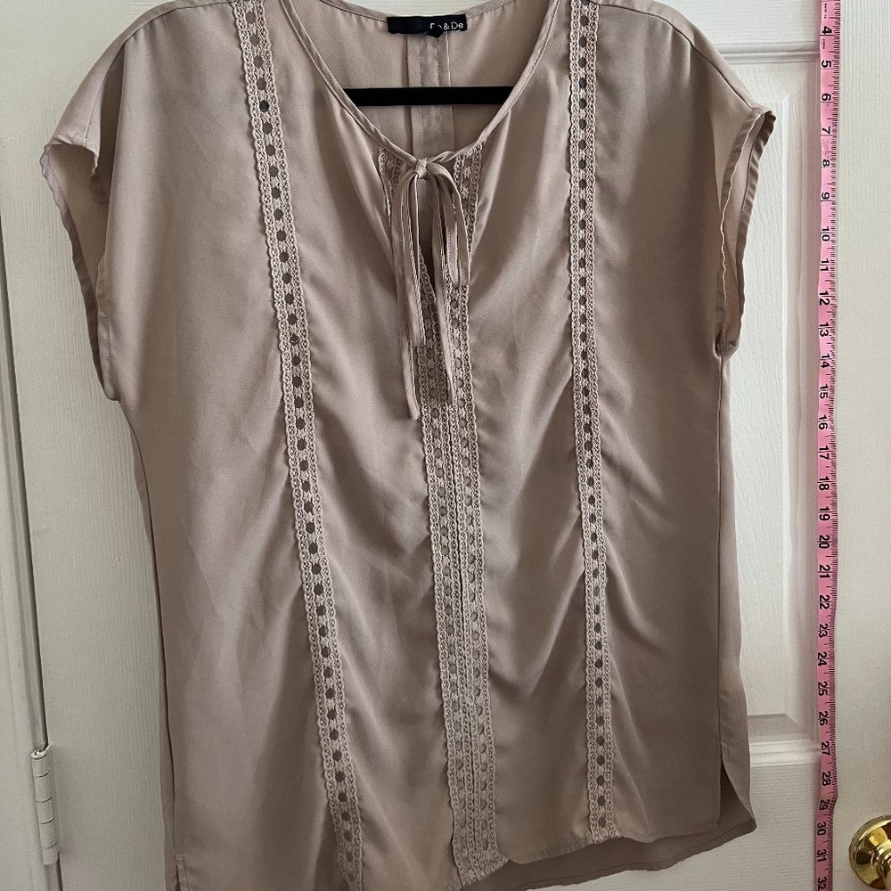 Women's Sleeveless Blouse.  Size Large.